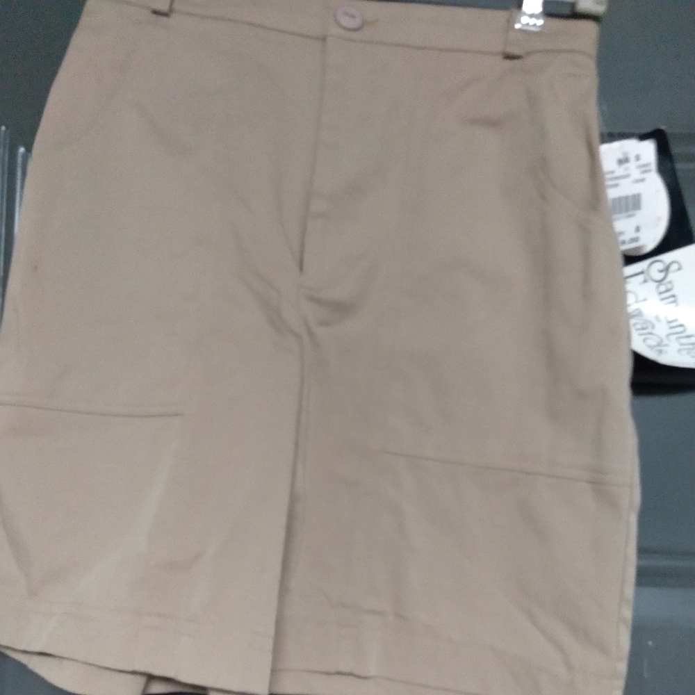 𝅺SAMANTHA EDWARDS TAN SHORTS. NWT. SIZE 8